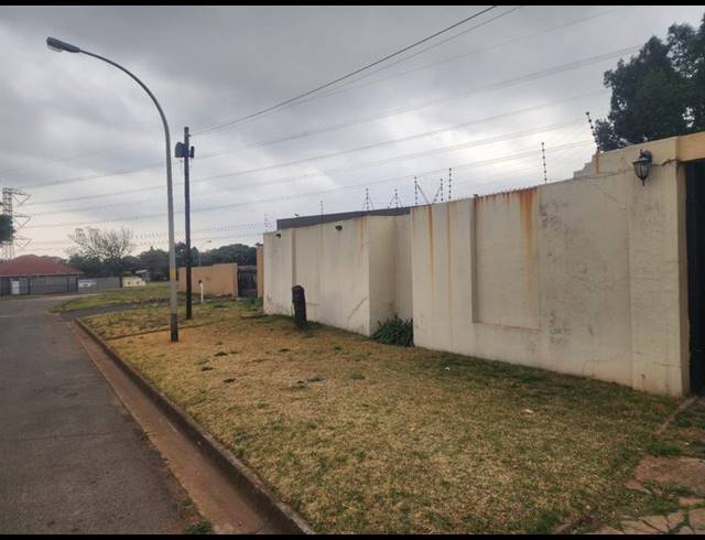 2 BEDROOM PROPERTY TO RENT IN GERMISTON CENTRAL